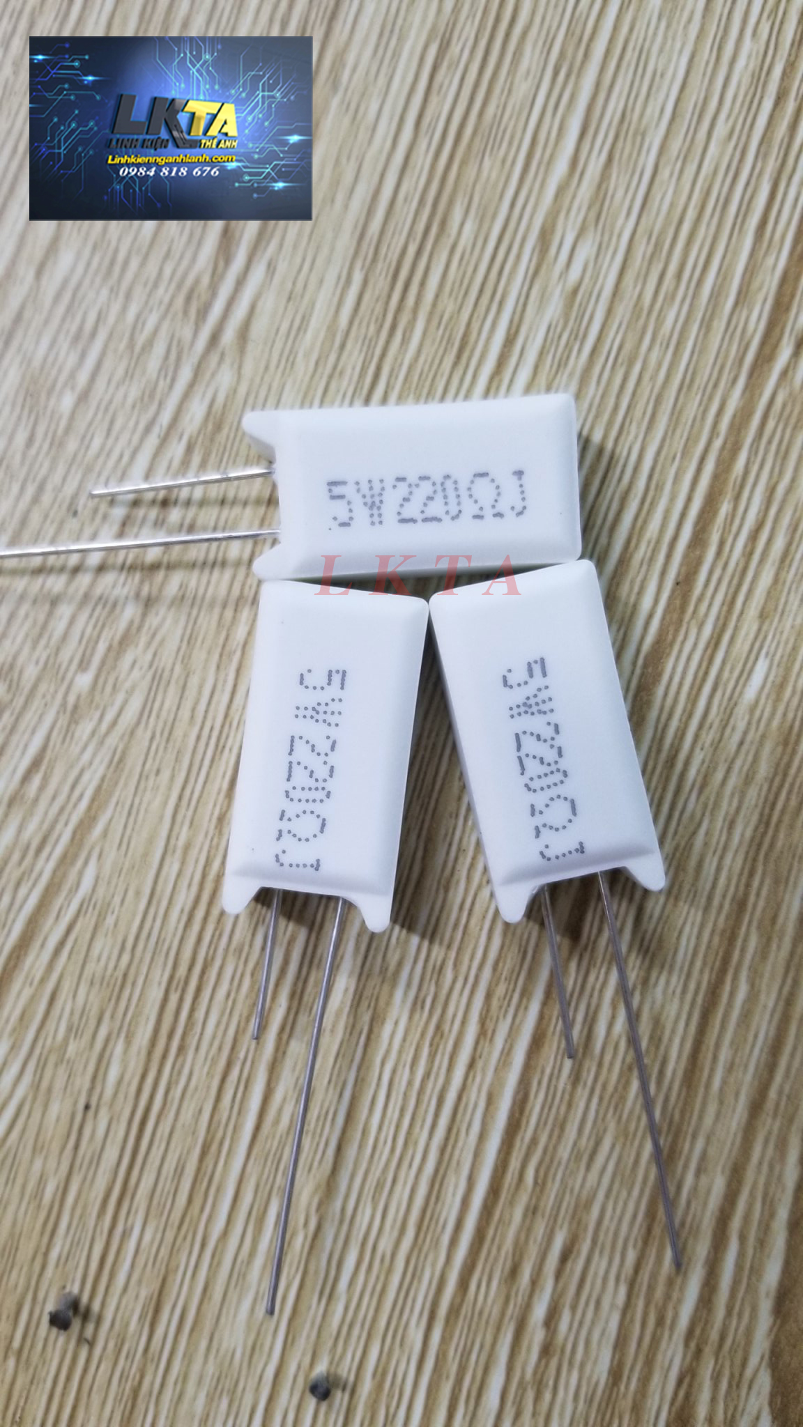 trở sứ 1ohm/5w (10 cái). trở sứ 220ohm/5w (10 cái)