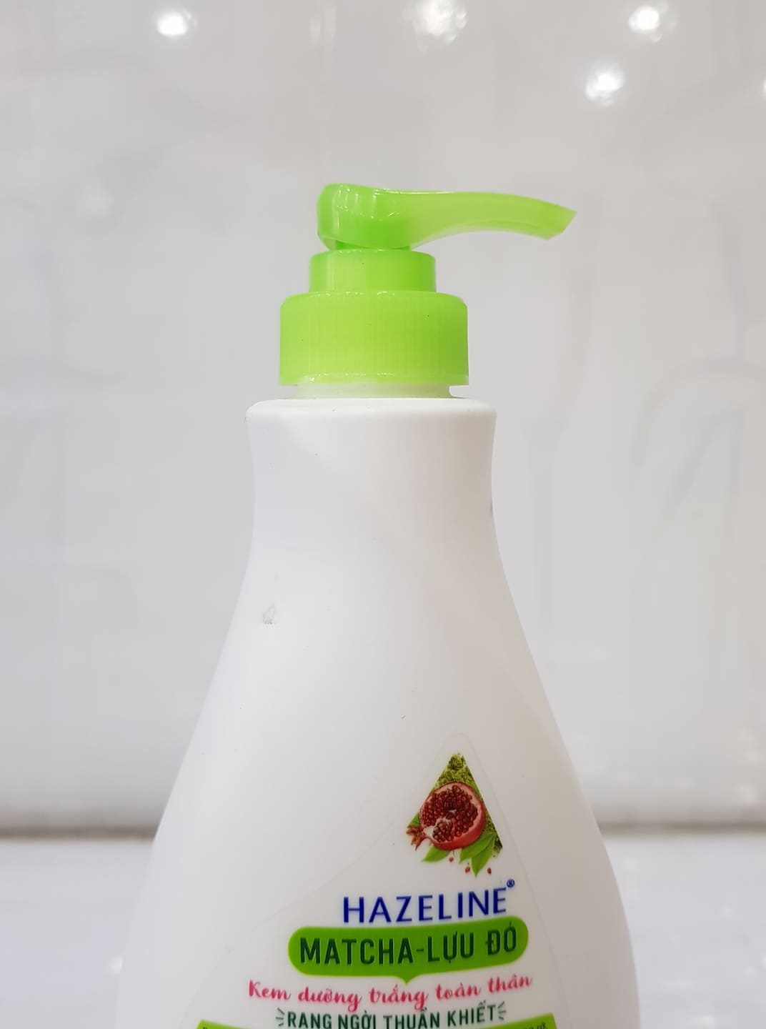 Sữa Dưỡng Thể Trắng Da Matcha Lựu Đỏ HAZELINE 370ml