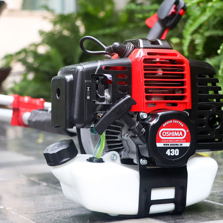 Máy cắt cỏ Oshima 430 bạc  ( có thể dùng làm máy thổi lá)