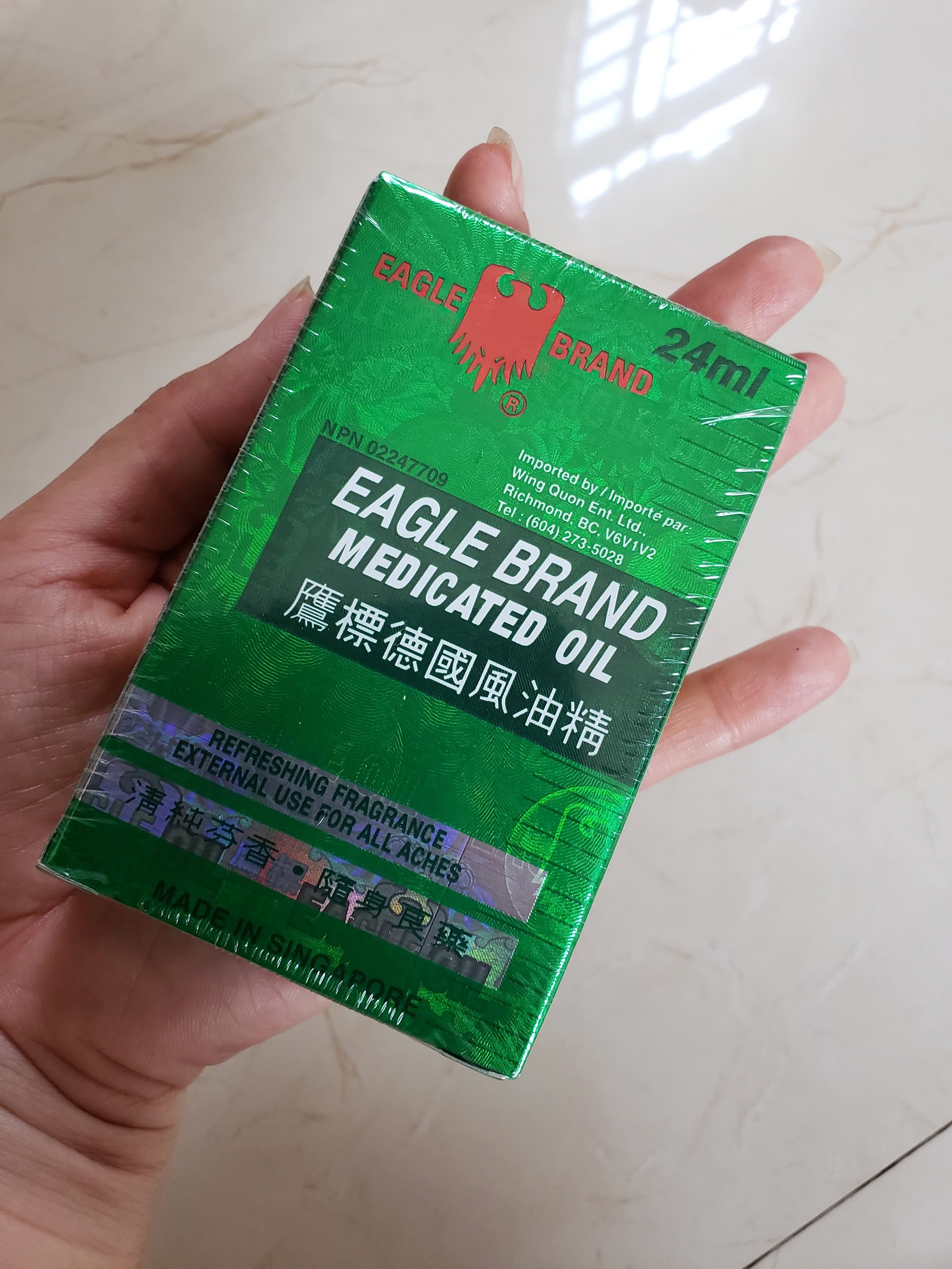 Dầu gió xanh hiệu Con Ó Eagle Brand hàng chuẩn Canada