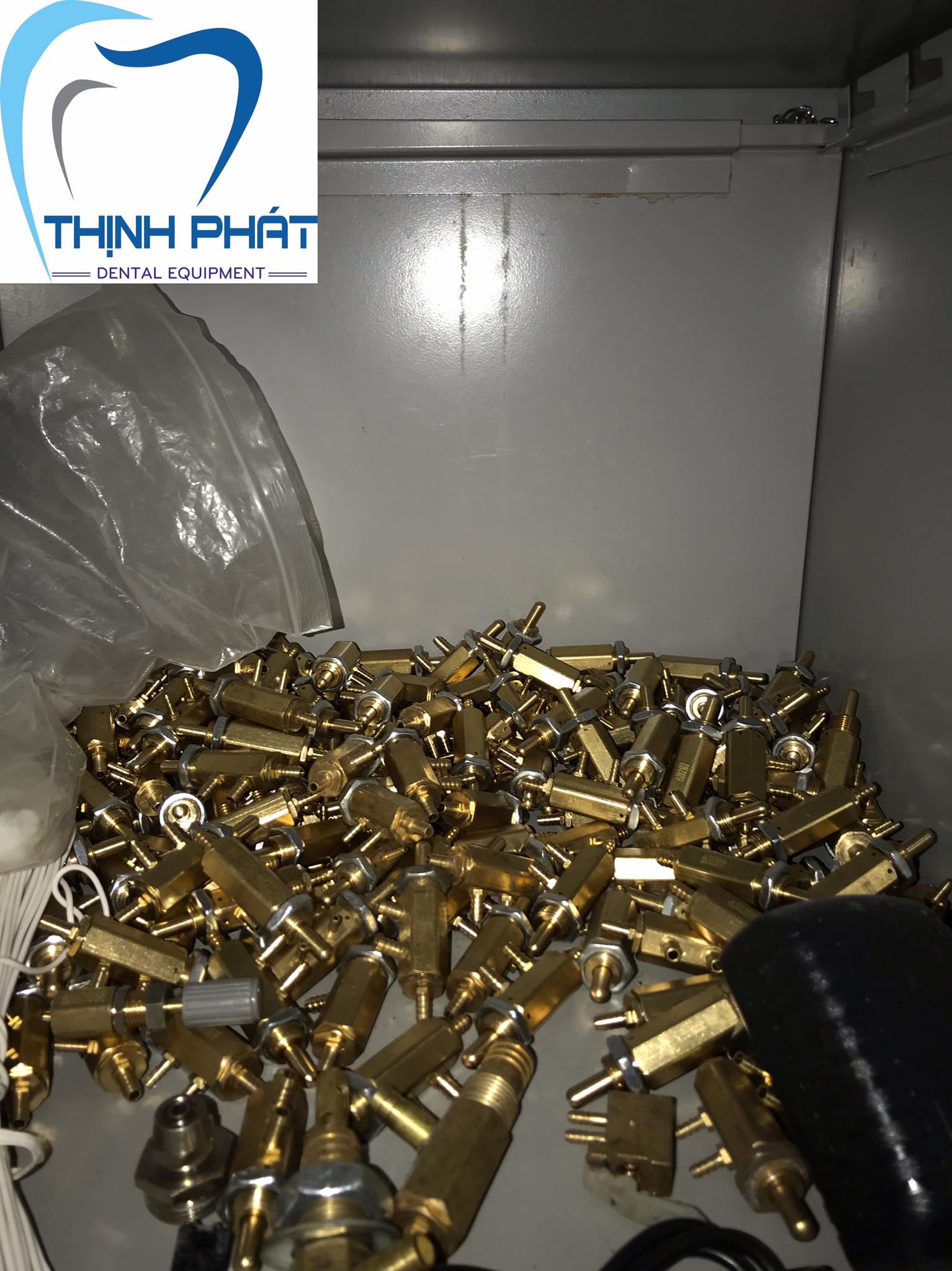 ti bàn đạp ghế nha khoa
