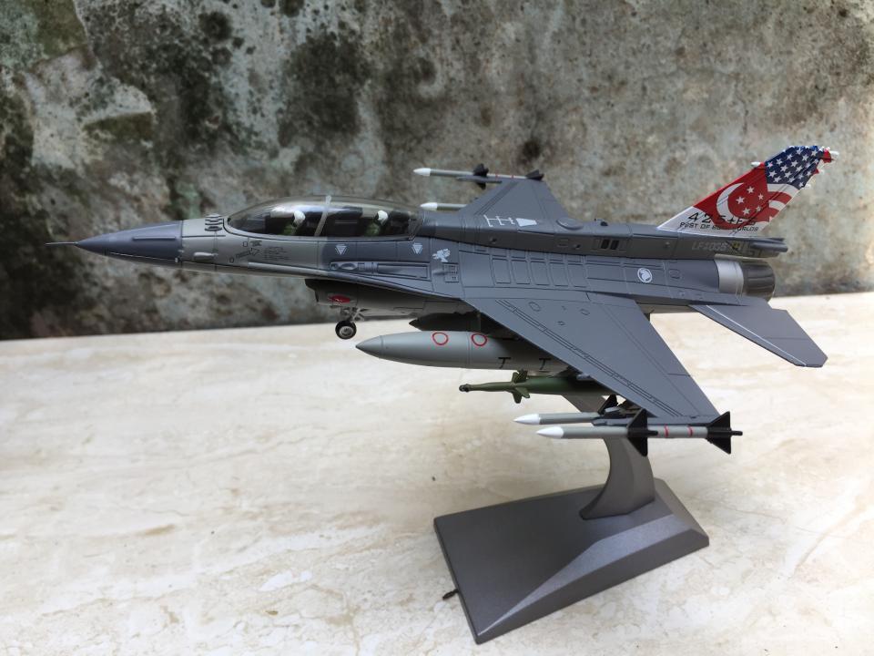 [HCM]Mô hình Máy bay F-16C/D 1:72