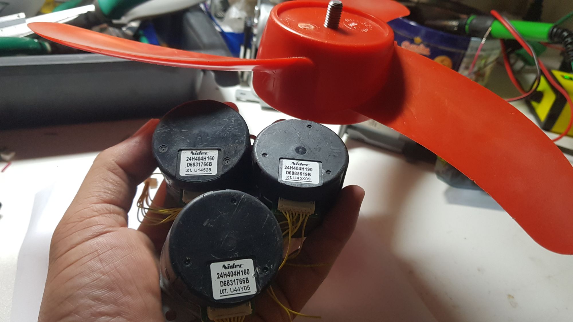 Motor không chổi than Nidec12-24V