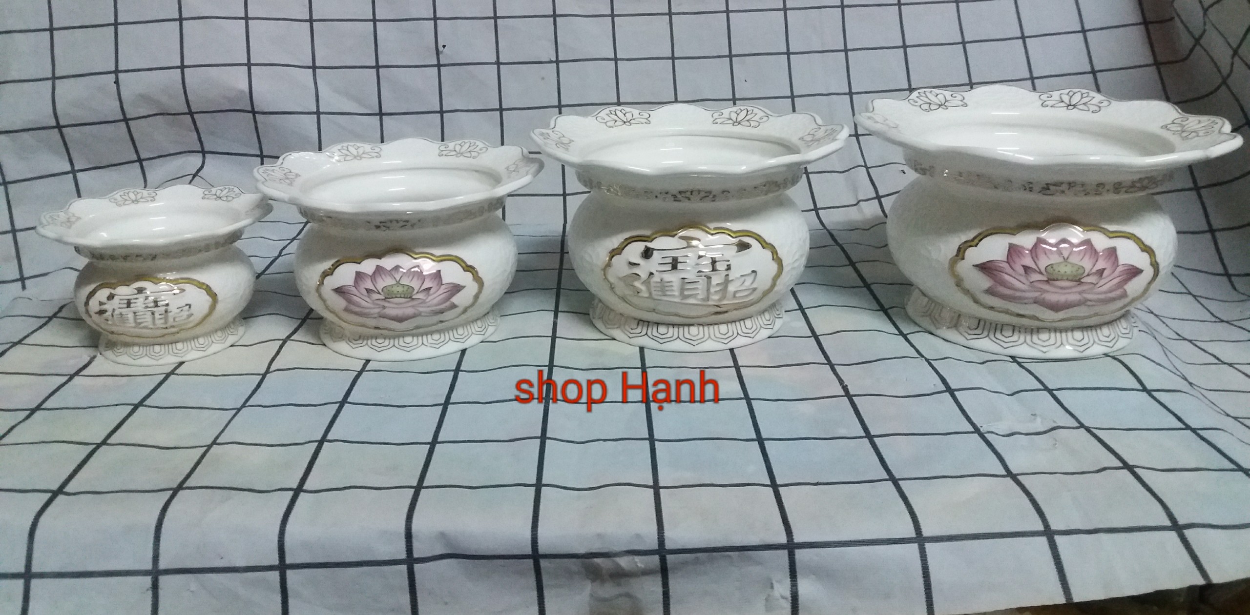 Lư hương hứng tàn bạch ngọc cao cấp sen hồng