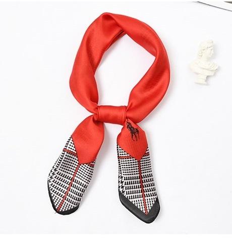 Khăn lụa vuông họa tiết cỡ 70x70cm