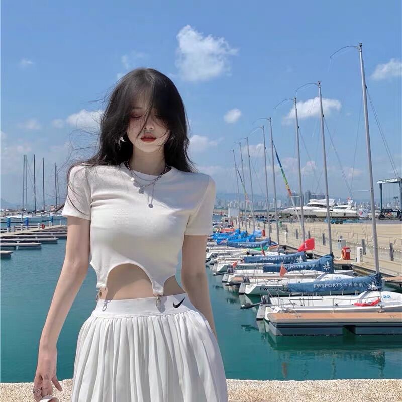 Croptop Tay Ngắn Phối Khoen Cá Tính