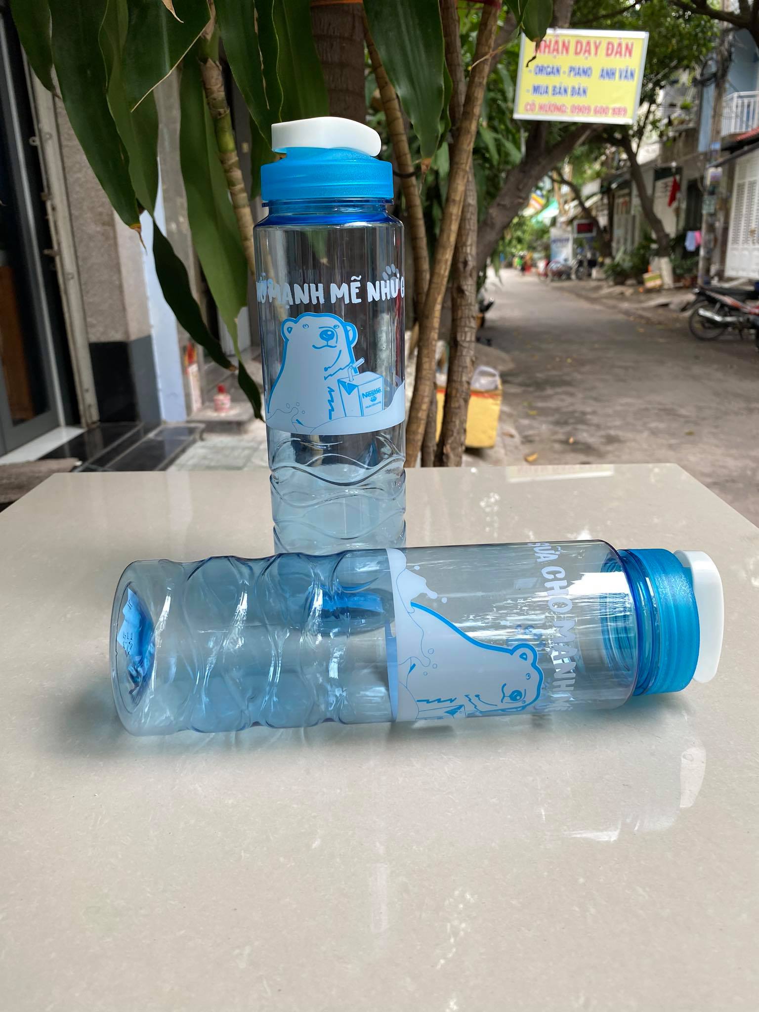 [HCM]SET 2 BÌNH ĐỰNG NƯỚC 1 LÍT NHỰA DUY TÂN