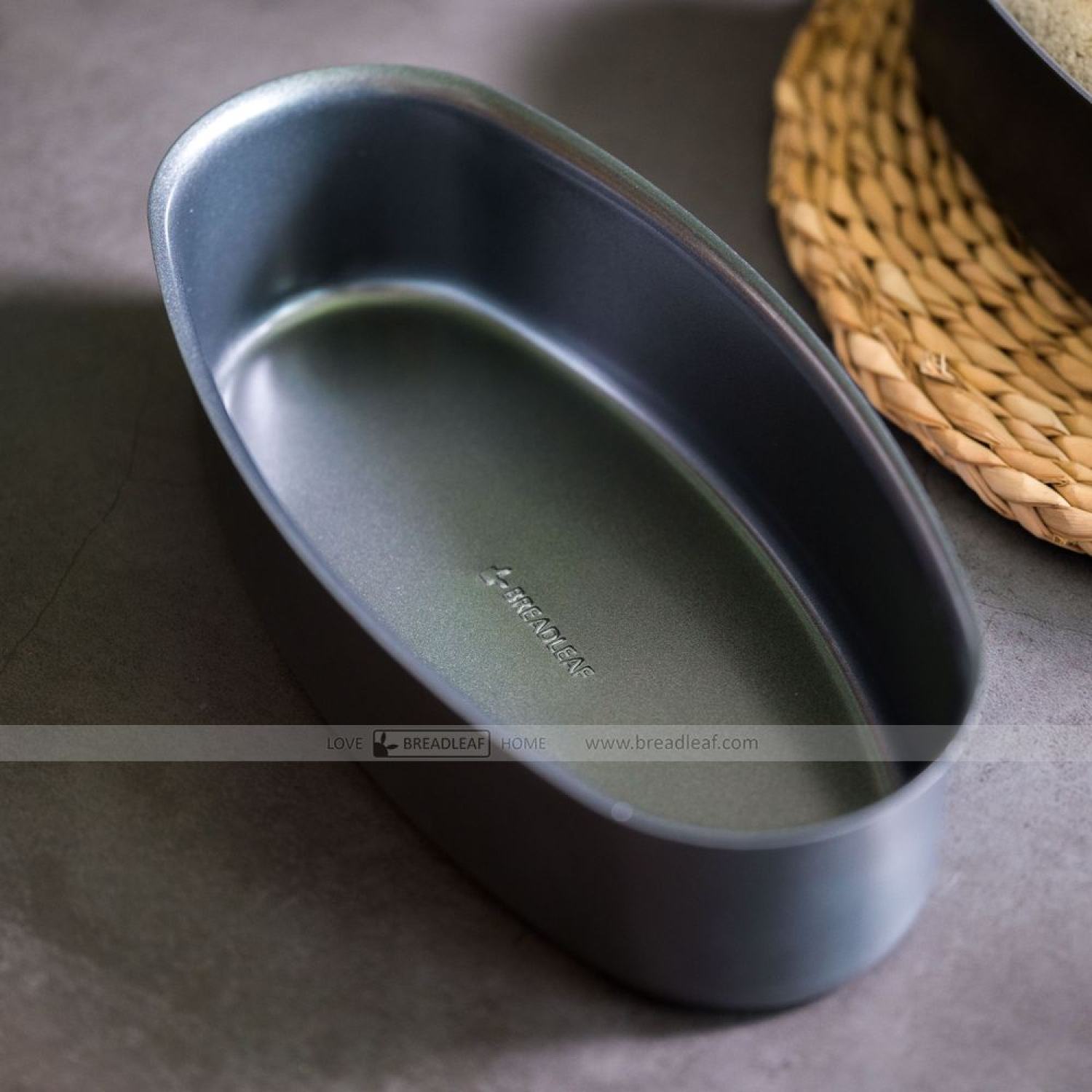 Khuôn oval chống dính Breadleaf/ Màu đen (22cm) . BLVN-030