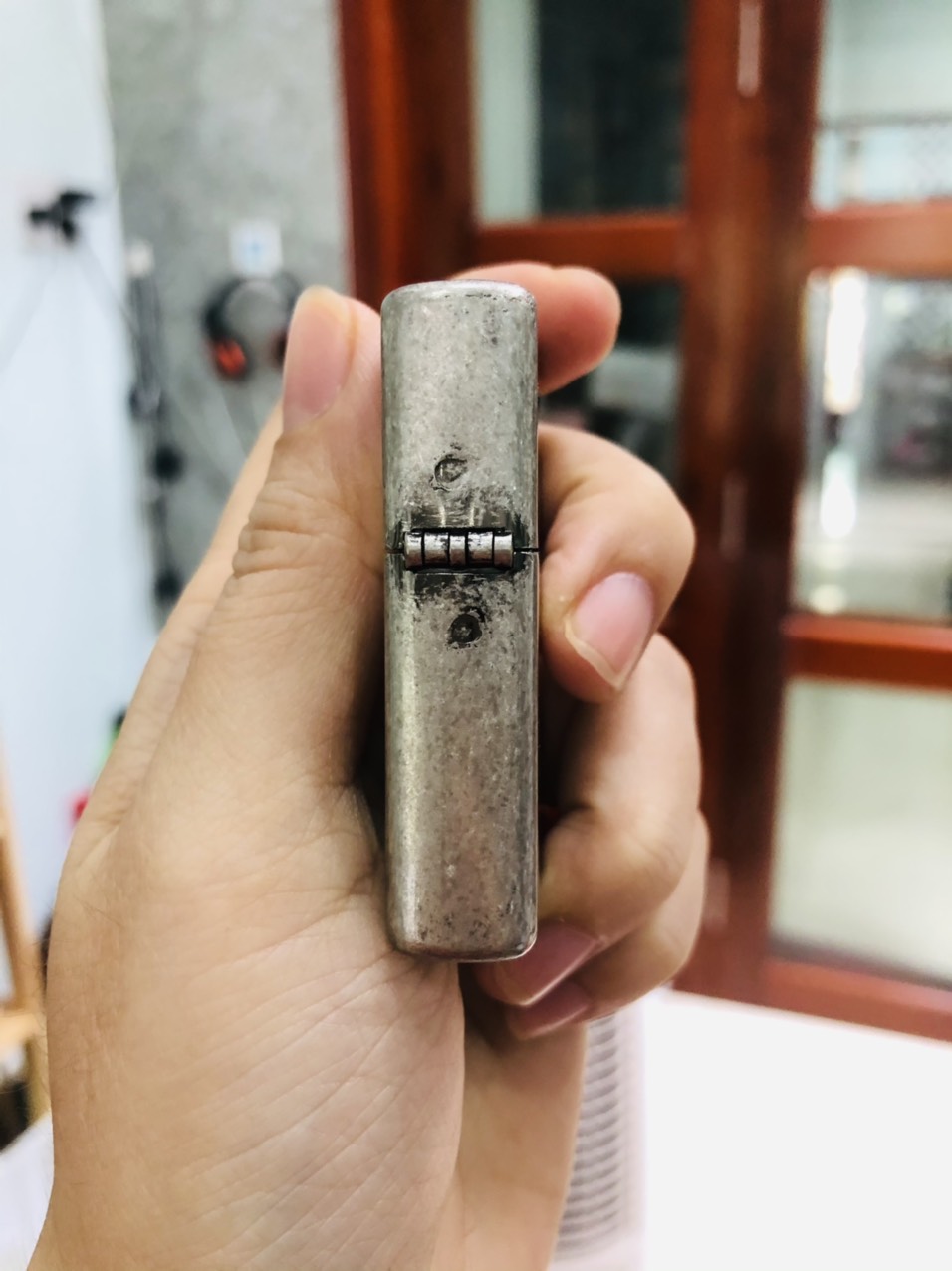 Bật lửa Zippo Màu Trắng Bạc, Loại Giả Cổ