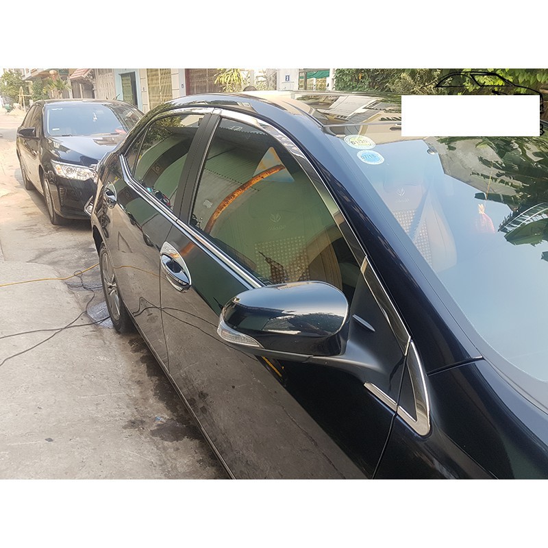 Nẹp chân kính và cong kính xe toyota altis 2014-2019 inox