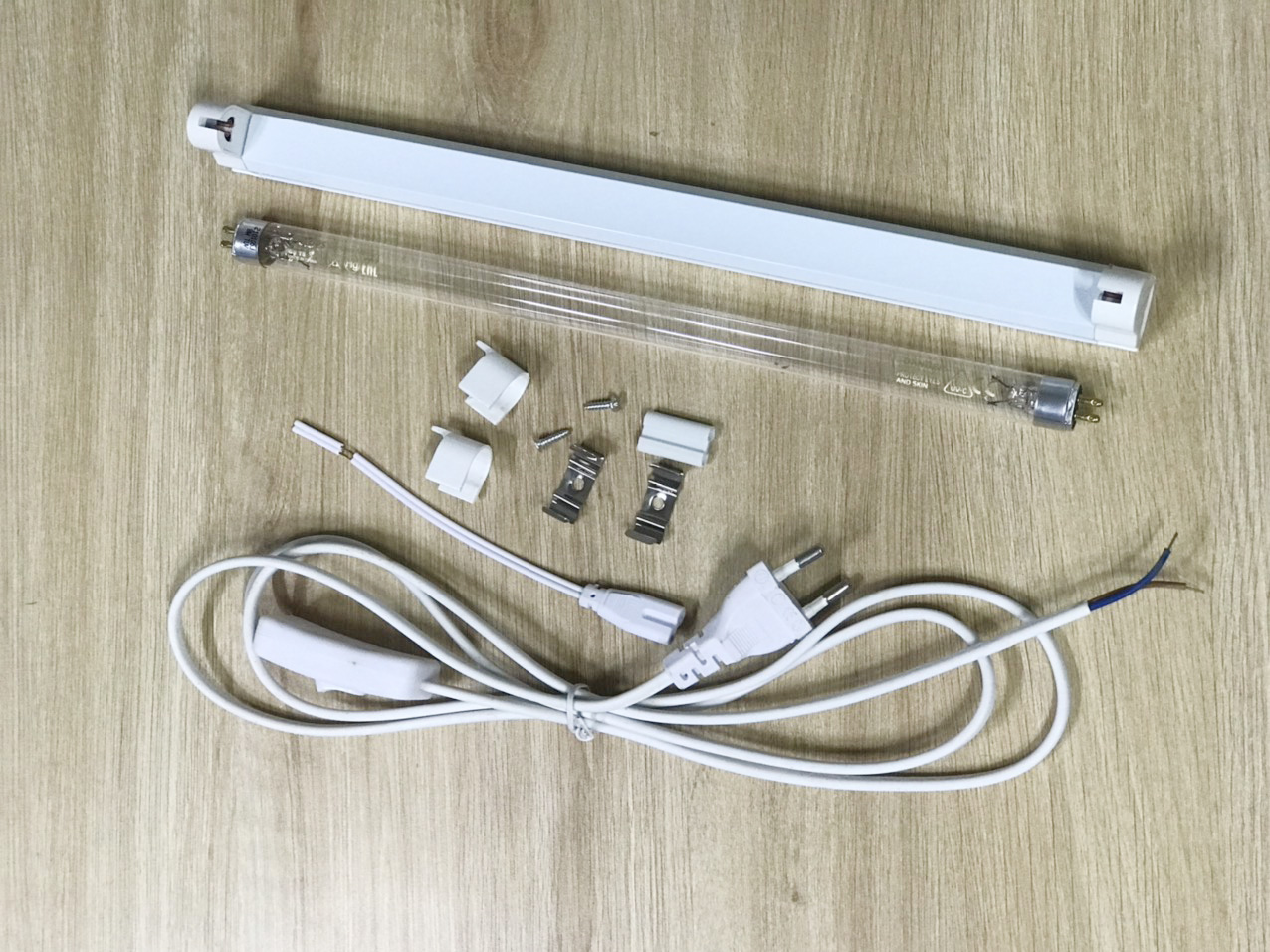 Bộ đèn UV diệt khuẩn 8W Philips