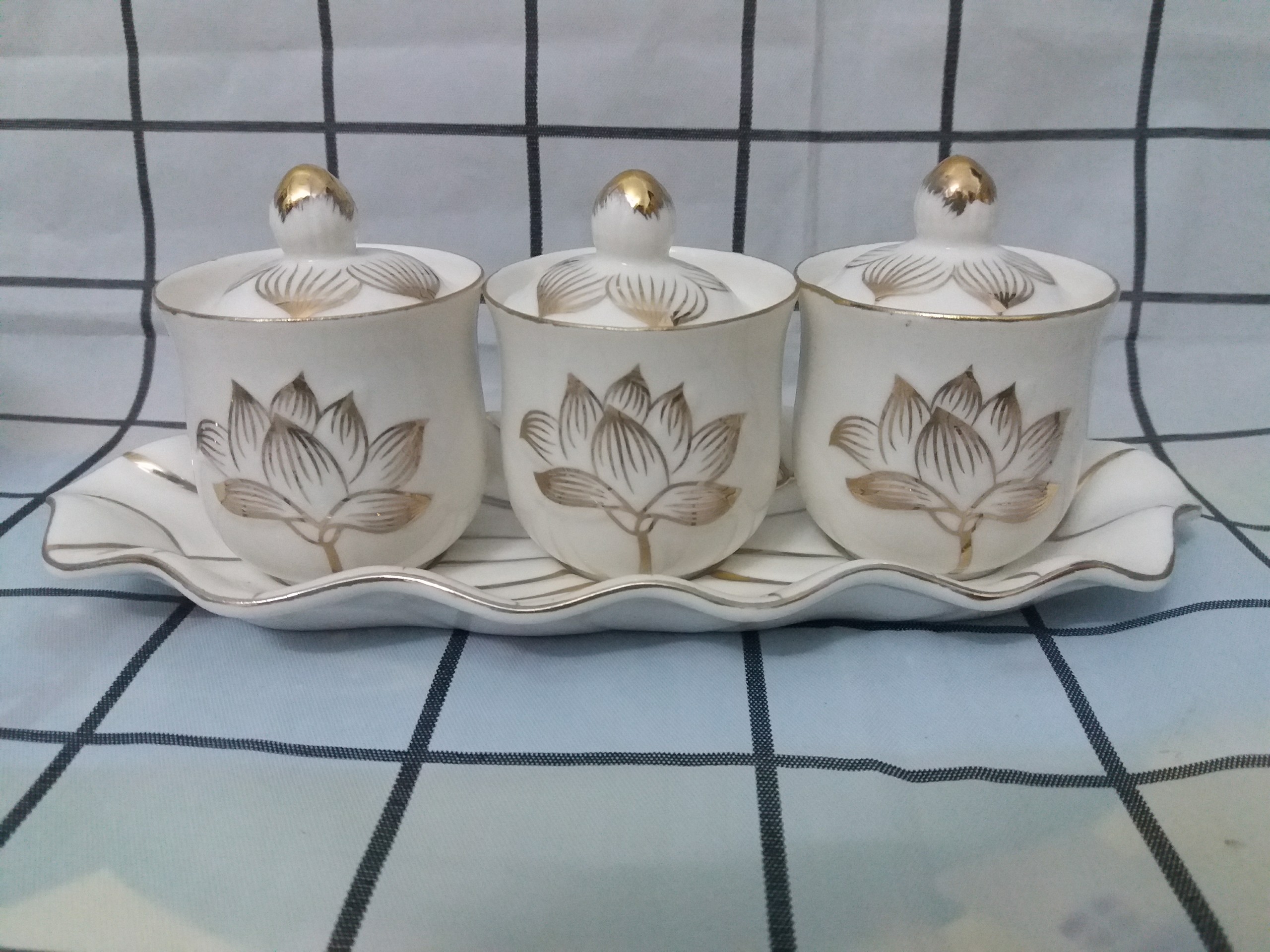 Combo thờ cúng bạch ngọc bộ trung (dĩa 17 cm, bình 20 cm, lư cao 10 cm, bộ 3 chung nước)