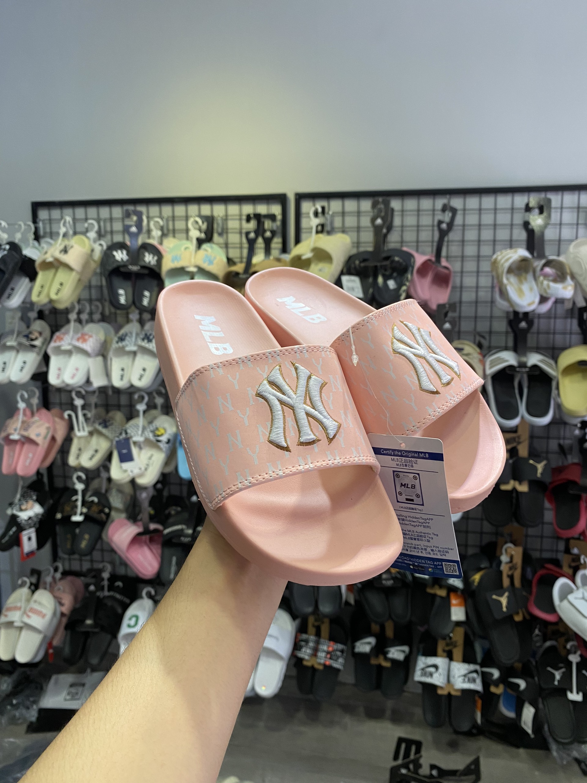 Dép Mlb hồng nữ