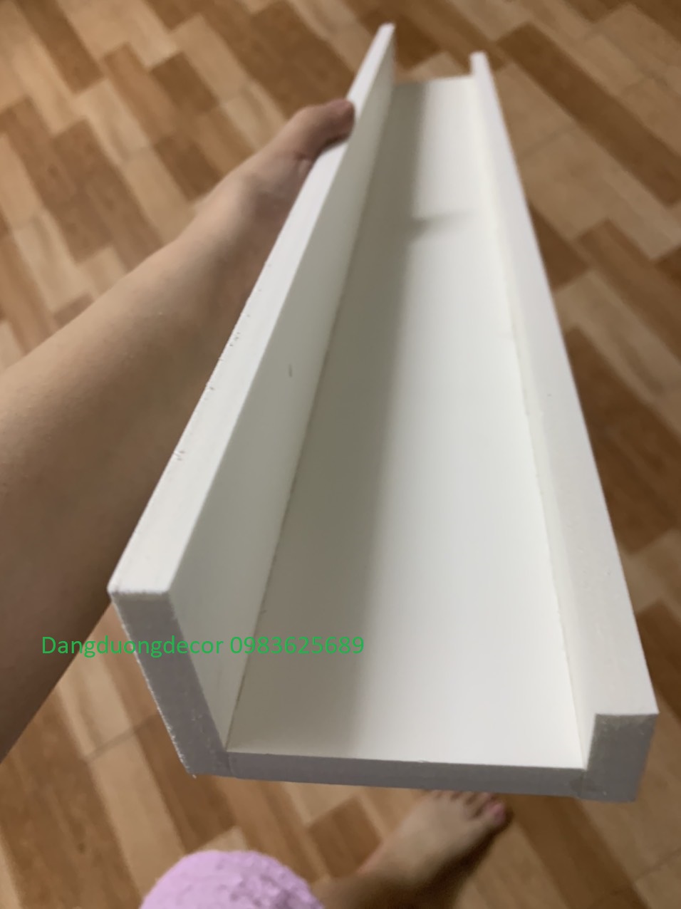 Kệ nails để sơn móng - Loại mángcó G 2 bên - Hiện đại