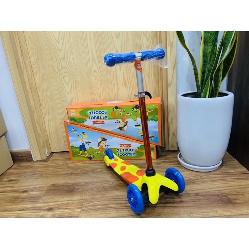 Xe trượt Scooter  3 bánh phát sáng (hkm pediasure & grow)