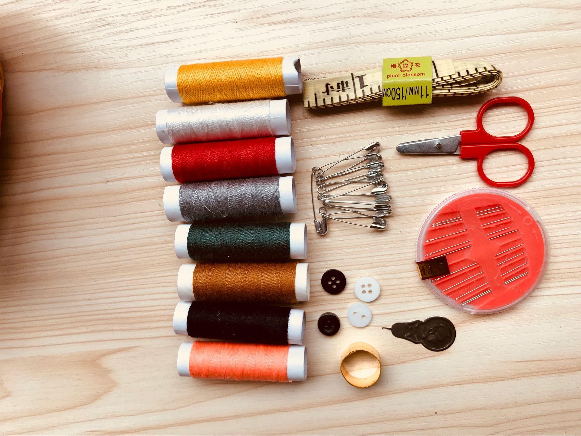 Hộp Kim Chỉ Mini 8 cuộn 31 món