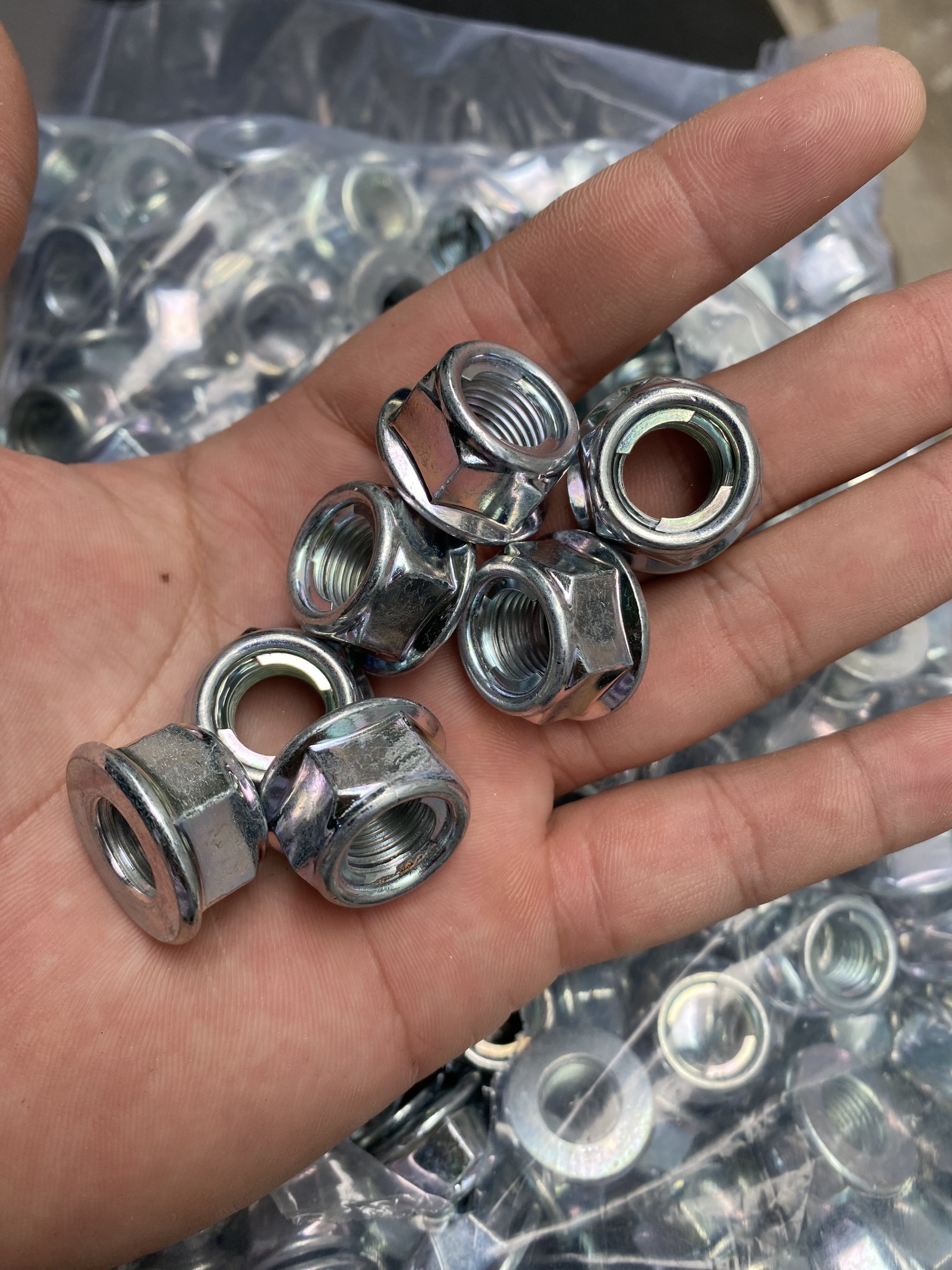 Ốc trục trước + sau 12mm zin Chất Lượng