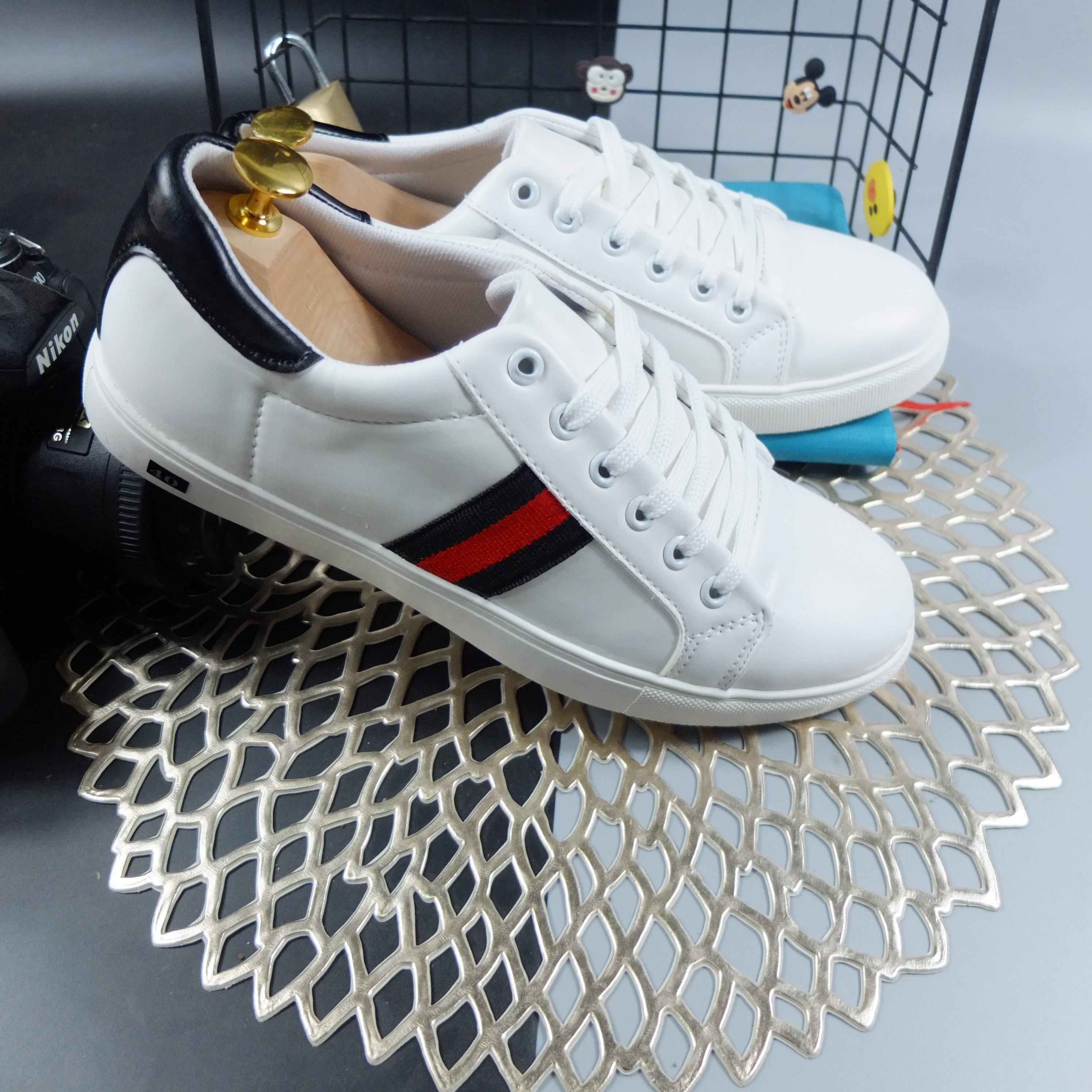 giầy nam sneaker sọc đỏ sọc xám