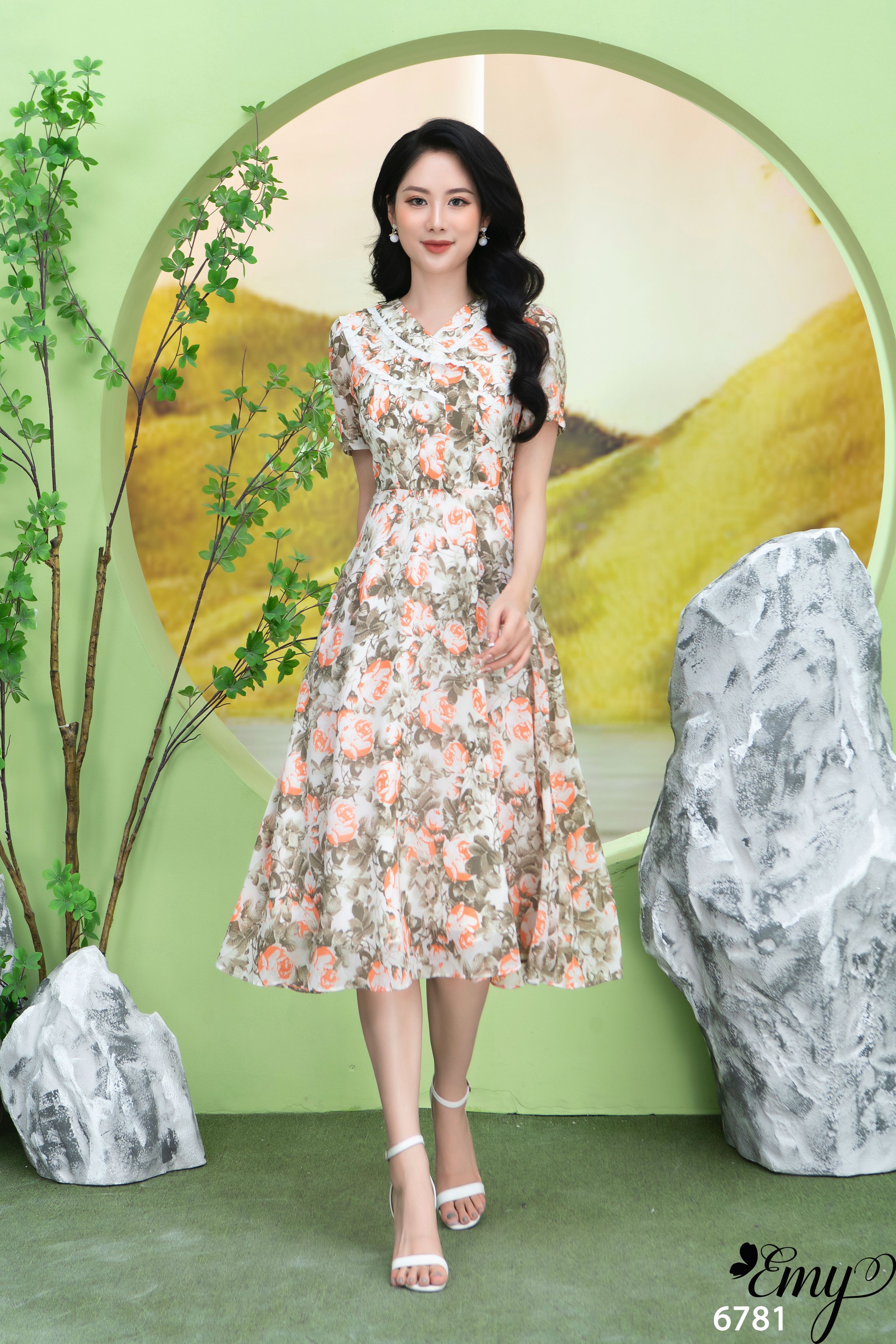 Đầm EMY EM6781 Xoè Cổ V Bèo
