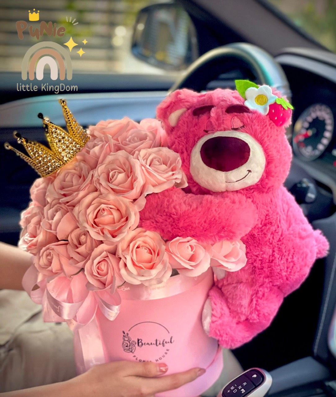 Set quà tặng hộp gấu dâu ôm hoa sang trọng, siêu to làm quà tặng sinh nhật, qùa tặng 8/3, valentine, 20/10 quà tặng ý nghĩa