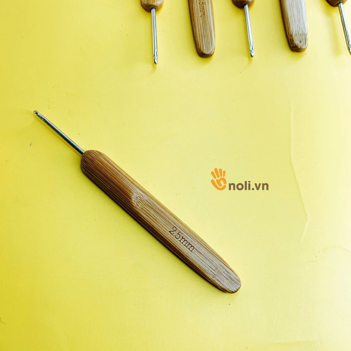 Single wooden crochet hook