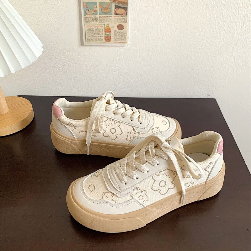 ViVi shoes Store【Free Shipping Miễn phí vận chuyển】Sinh viên giày trắng của phụ nữ giày vải đế dày của phụ nữ 2022 mùa hè mới retro cổ điển hoang dã giày hội đồng quản trị gấu trong thủy triều