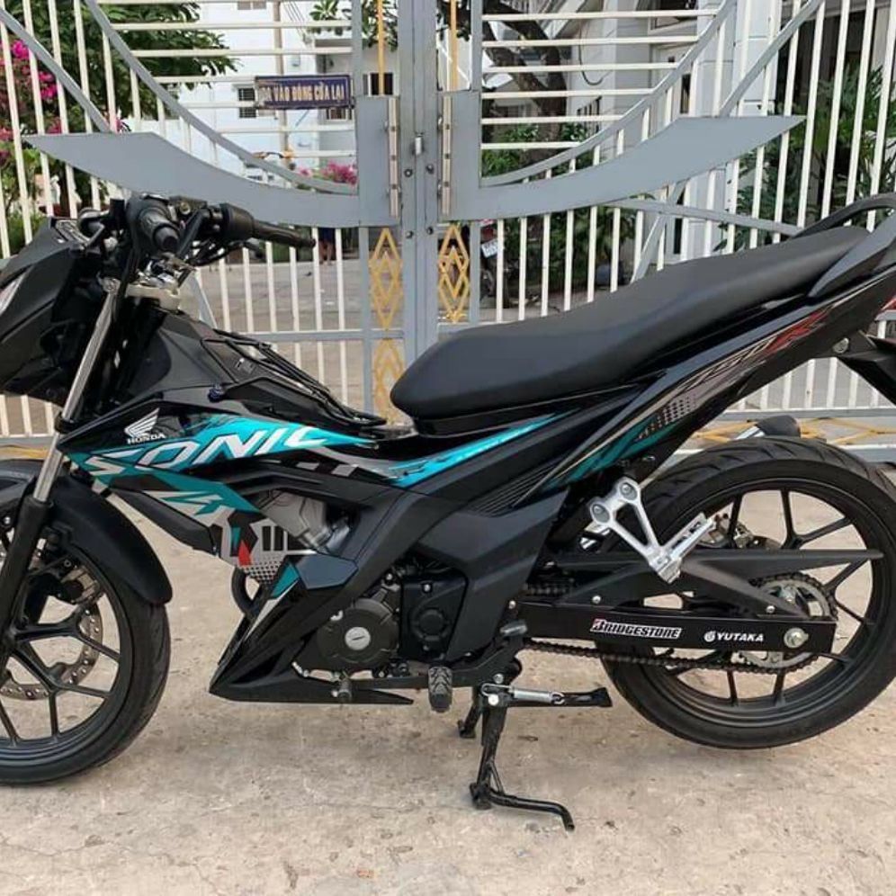 [HCM]Tem xe sonic  tem rời cao cấp 3 lớp dán xe đen