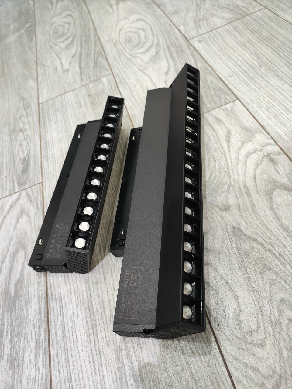 Đèn chiếu điểm gấp chĩnh góc spotlight, sử dụng cho hệ đèn ray nam châm sử dụng điện áp 48v