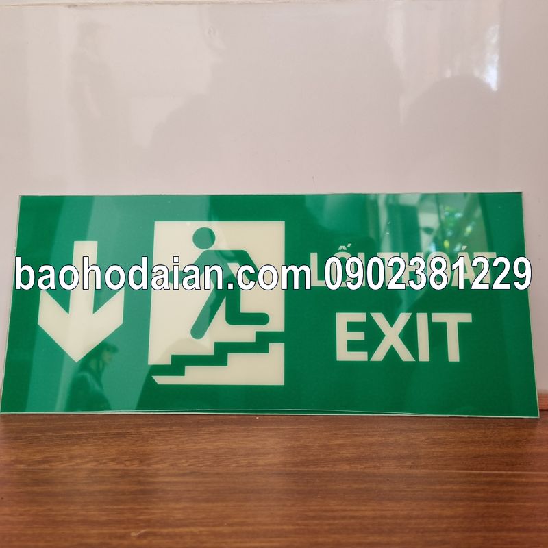 Biển báo dạ quang nhựa PVC UV thoát hiểm exit dán tường