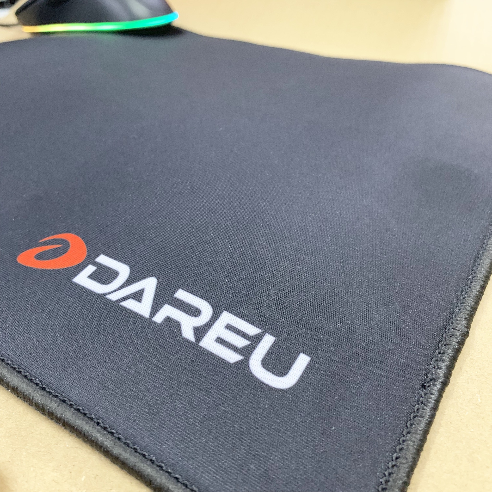 Bàn di chuột Dareu ESP100 có logo ( kích thước 350x300x5mm)