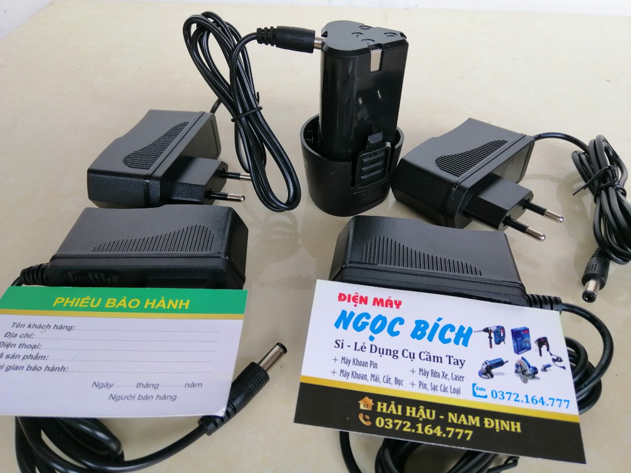 Sạc pin máy khoan pin 12V