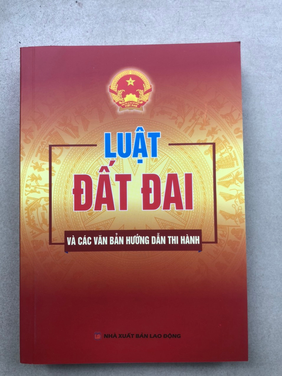 Sách luật đất đai năm 2013 và văn bản hướng dẫn thi hành