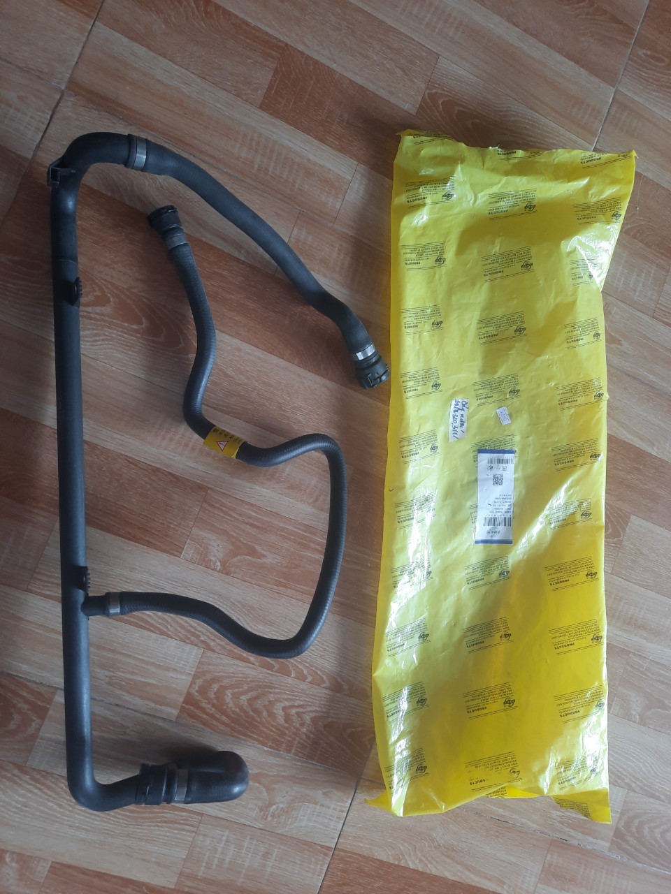 Ống nước BMW 318i E46, BMW 320i E90 động cơ N42/N46 mã 17127511204