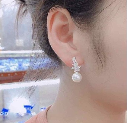 Bông tai bạc gắn đá siêu sang