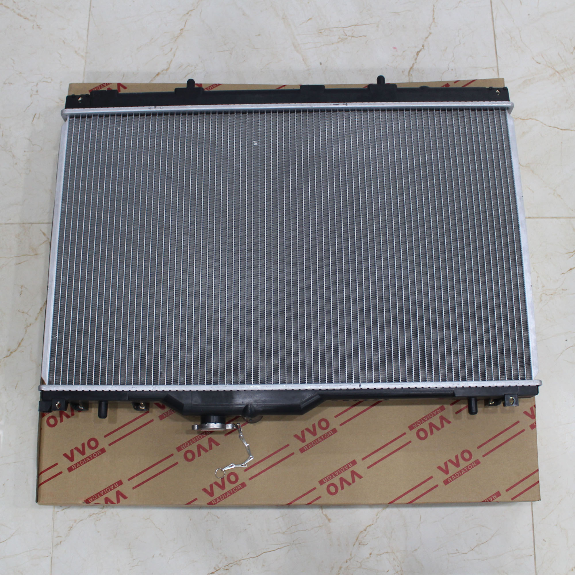 Két nước làm mát Mitsubishi Zinger, số sàn