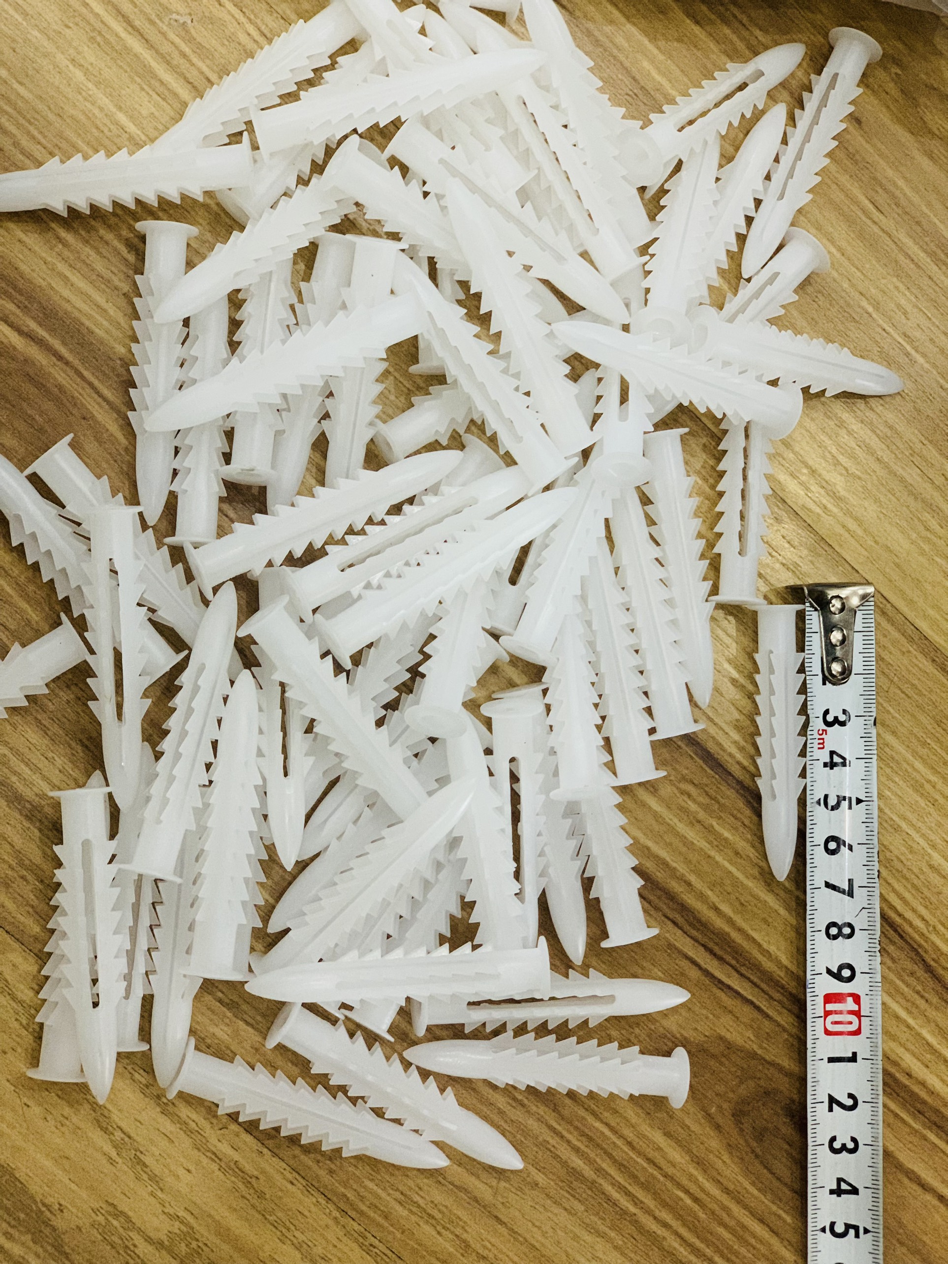 Gói 100 tắc kê nhựa ( nở nhựa ) khía trắng