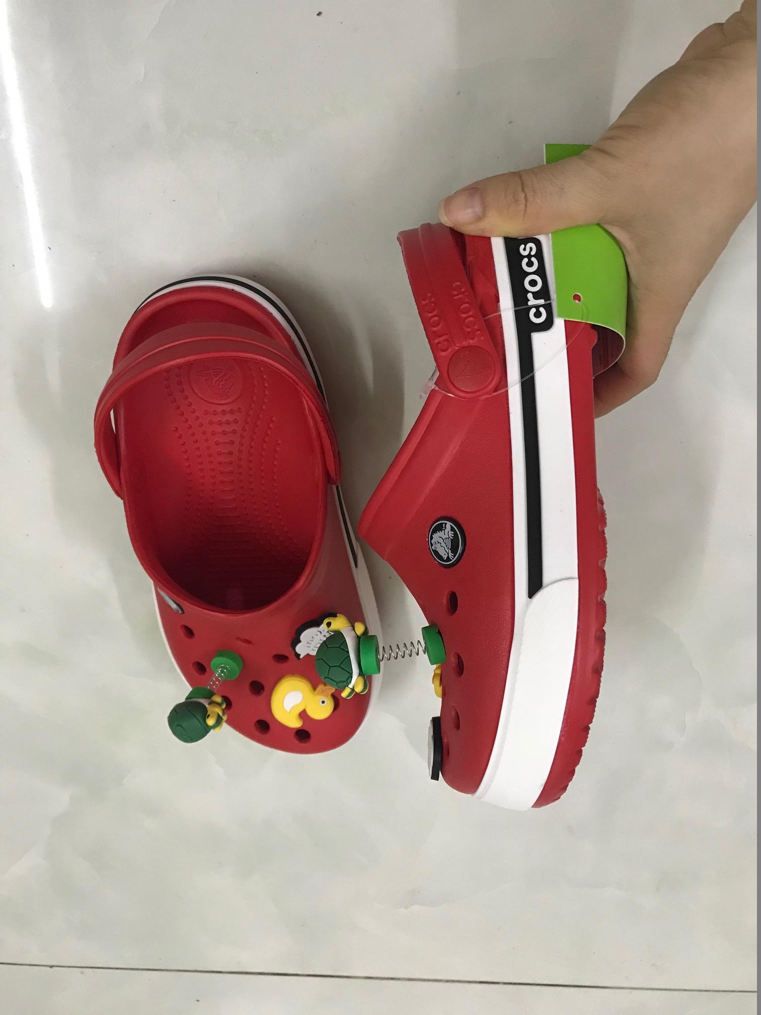 Sục nhựa Crocs cho bé- Tặng 2 hình gắn