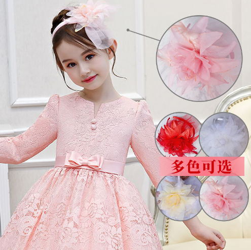 Cài tóc dễ thương cho bé gái
