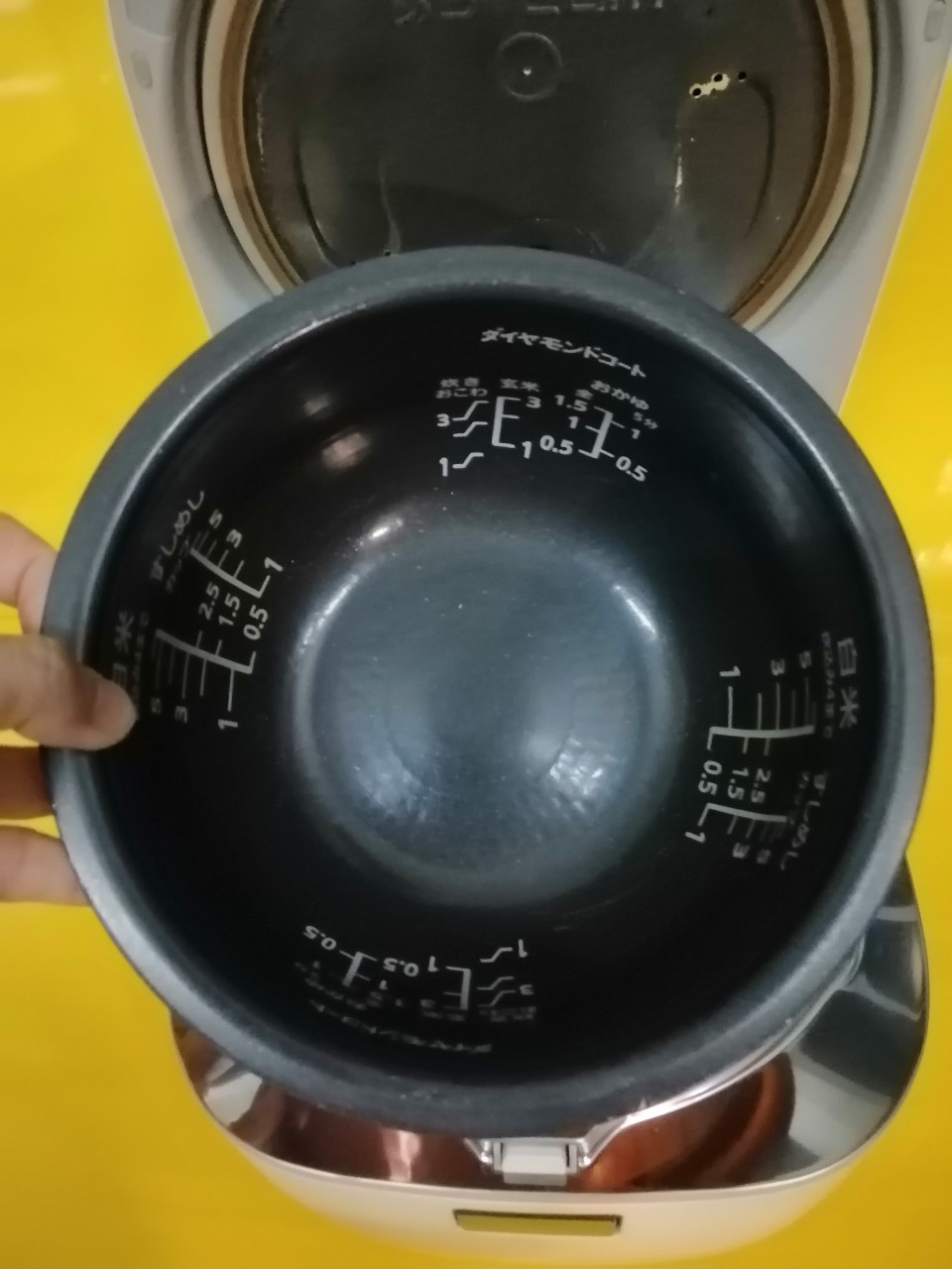 Nồi cơm nội địa Nhật Panasonic SR-SU103 (1.0L) cốc nước bù ẩm (903091)