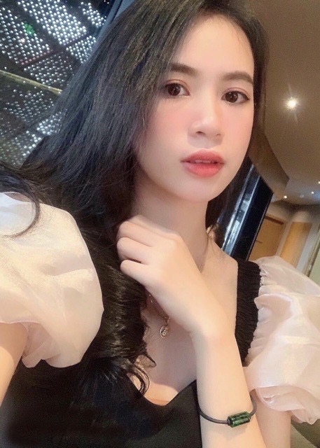 Đầm váy đen phối tay phồng trắng