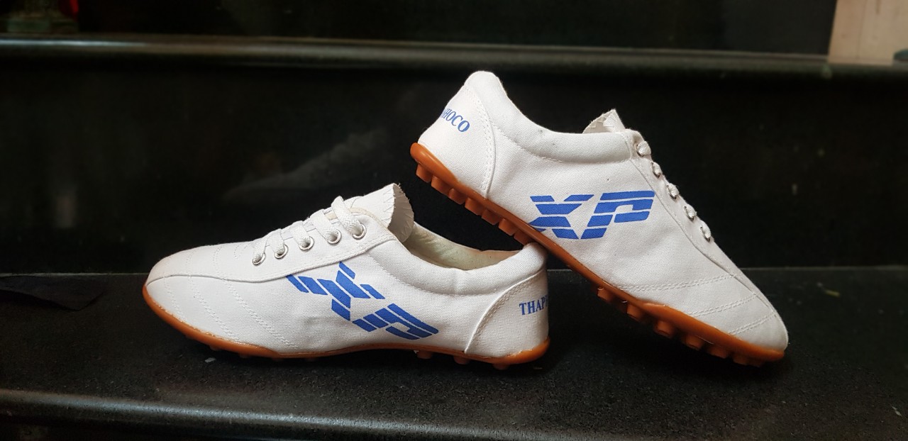 GIÀY BATA ĐẾ ĐINH DĂM SÂN CỎ NHÂN TẠO GIÀY VẢI ĐÁ BÓNG