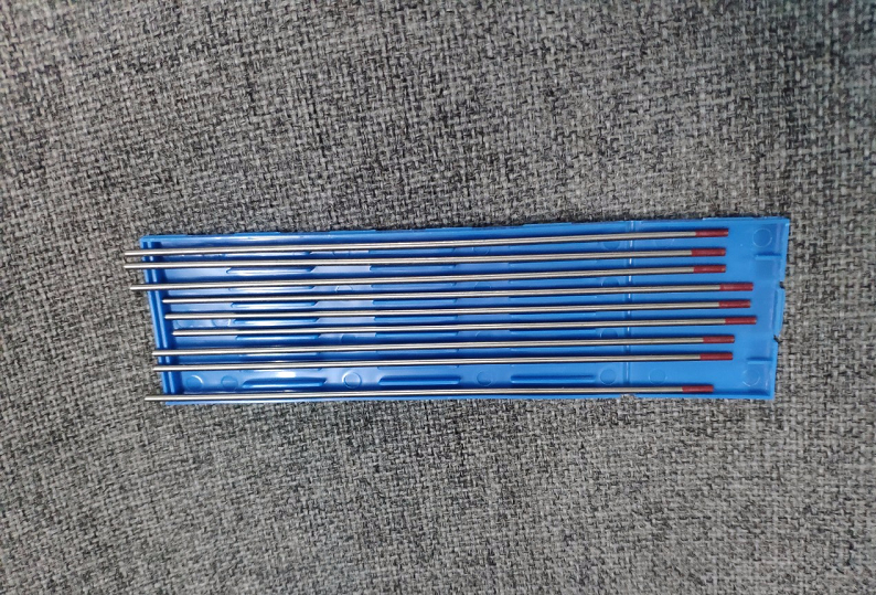 1 que Kim hàn tig inox  sắt 2.4*175 dài