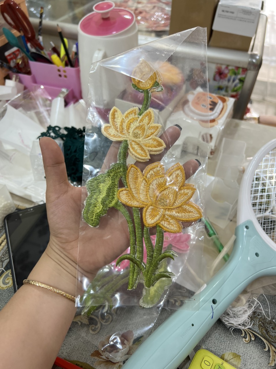(ren ủi) cặp hoa thêu sen ủi 24cm