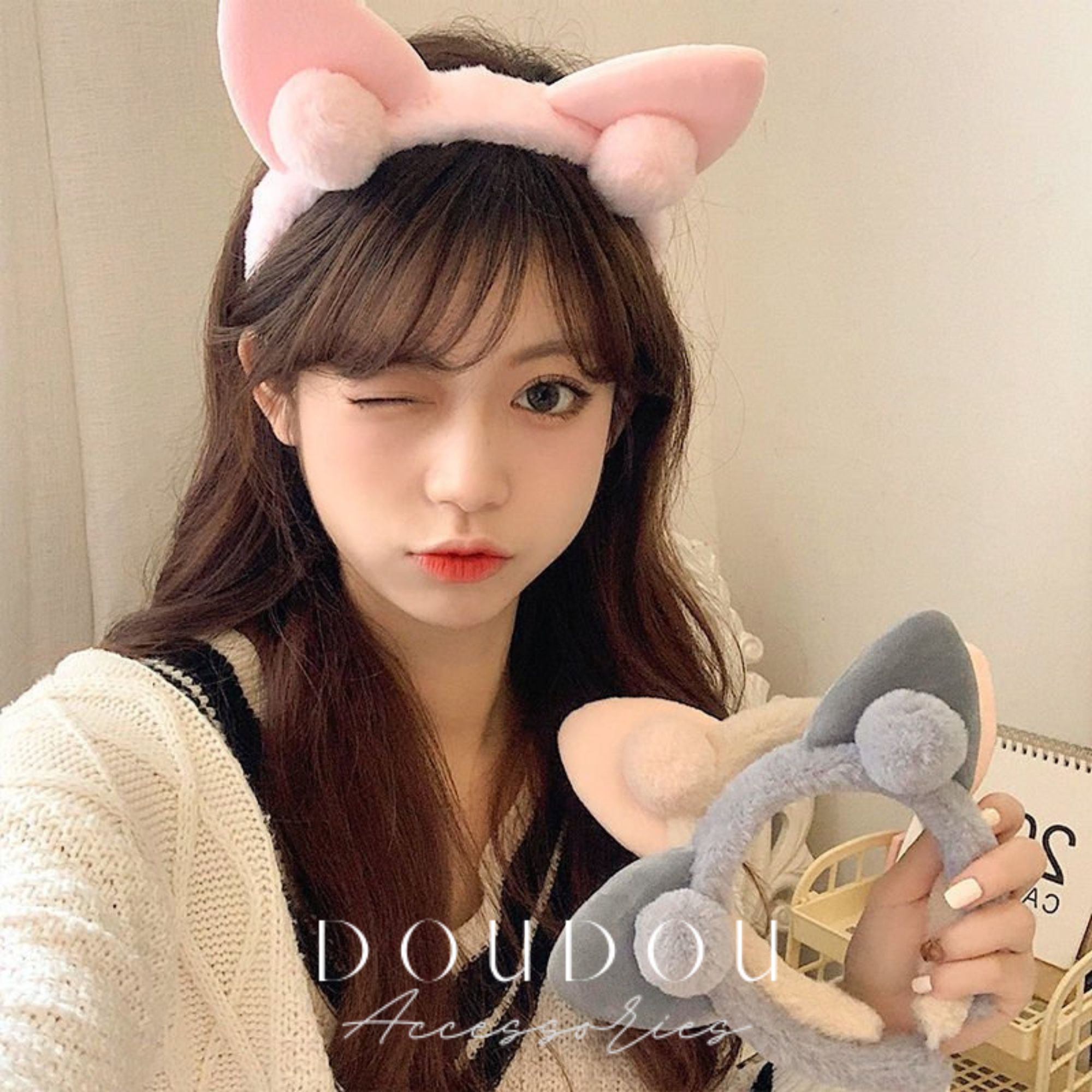 Băng đô cài tóc DOUDOU Bờm tóc nữ tai mèo đính cục bông xinh xắn dễ thương  phong cách Hàn Quốc vintage thời trang FG010 - MixASale