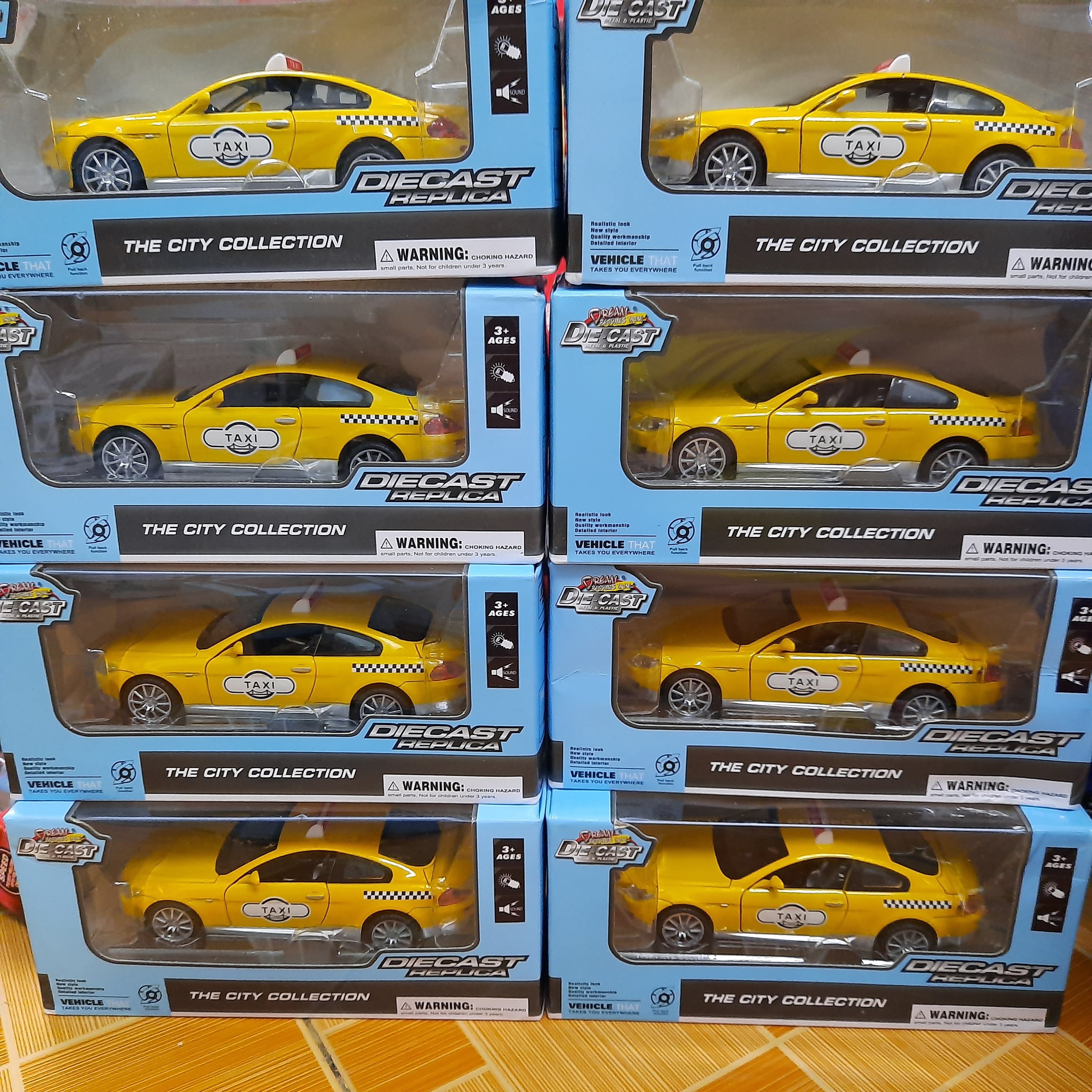 Xe taxi mô hình xe ô tô đồ chơi trẻ em bằng kim loại xe có âm thanh và đèn mở được cửa xe