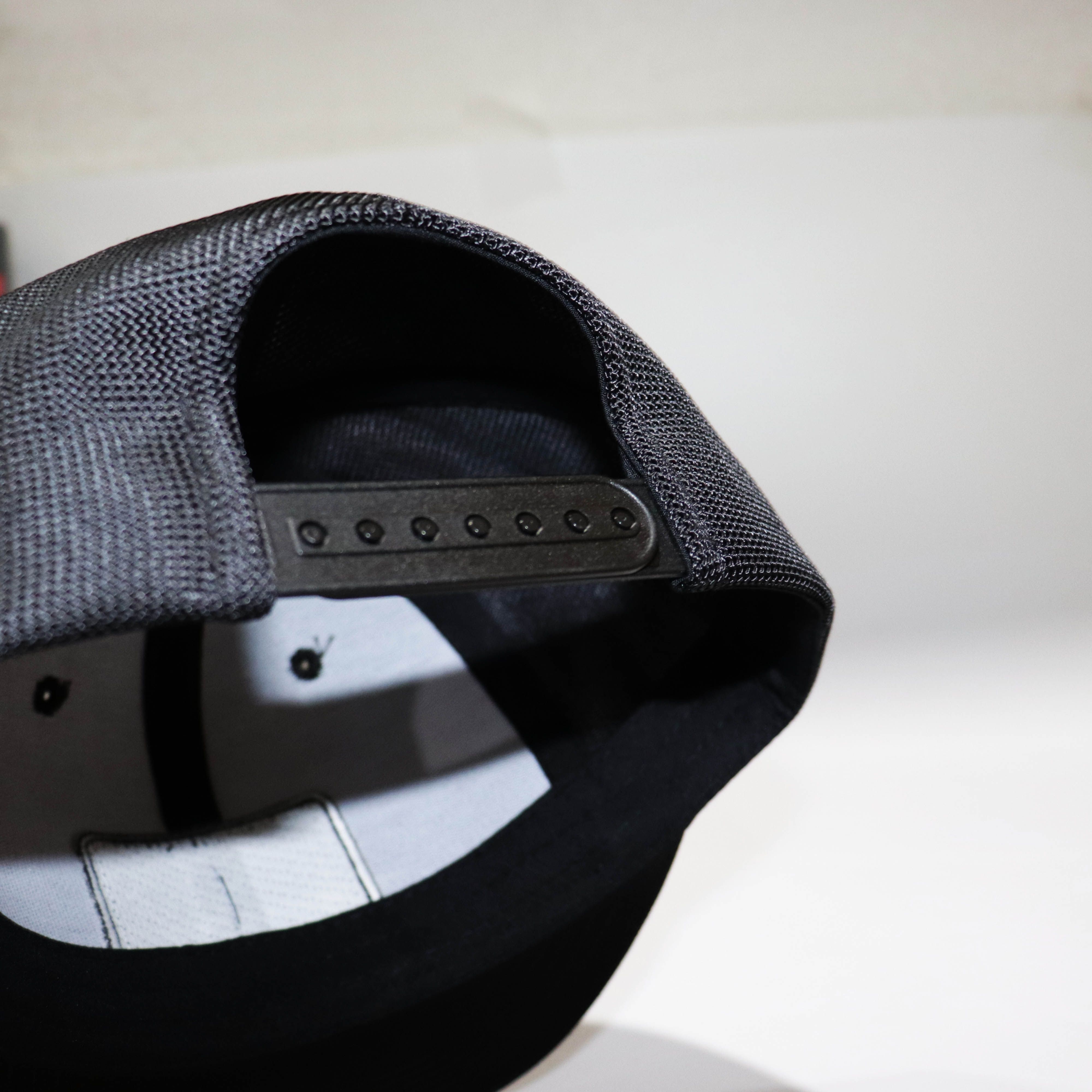 Nón Mũ Snapback Brixton Lưới Đen Logo Vuông Cam 2021.