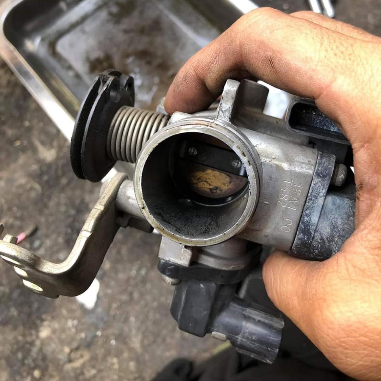 Súc rửa bình xăng con JOHNSEN'S CARB CHOKE CLEANER