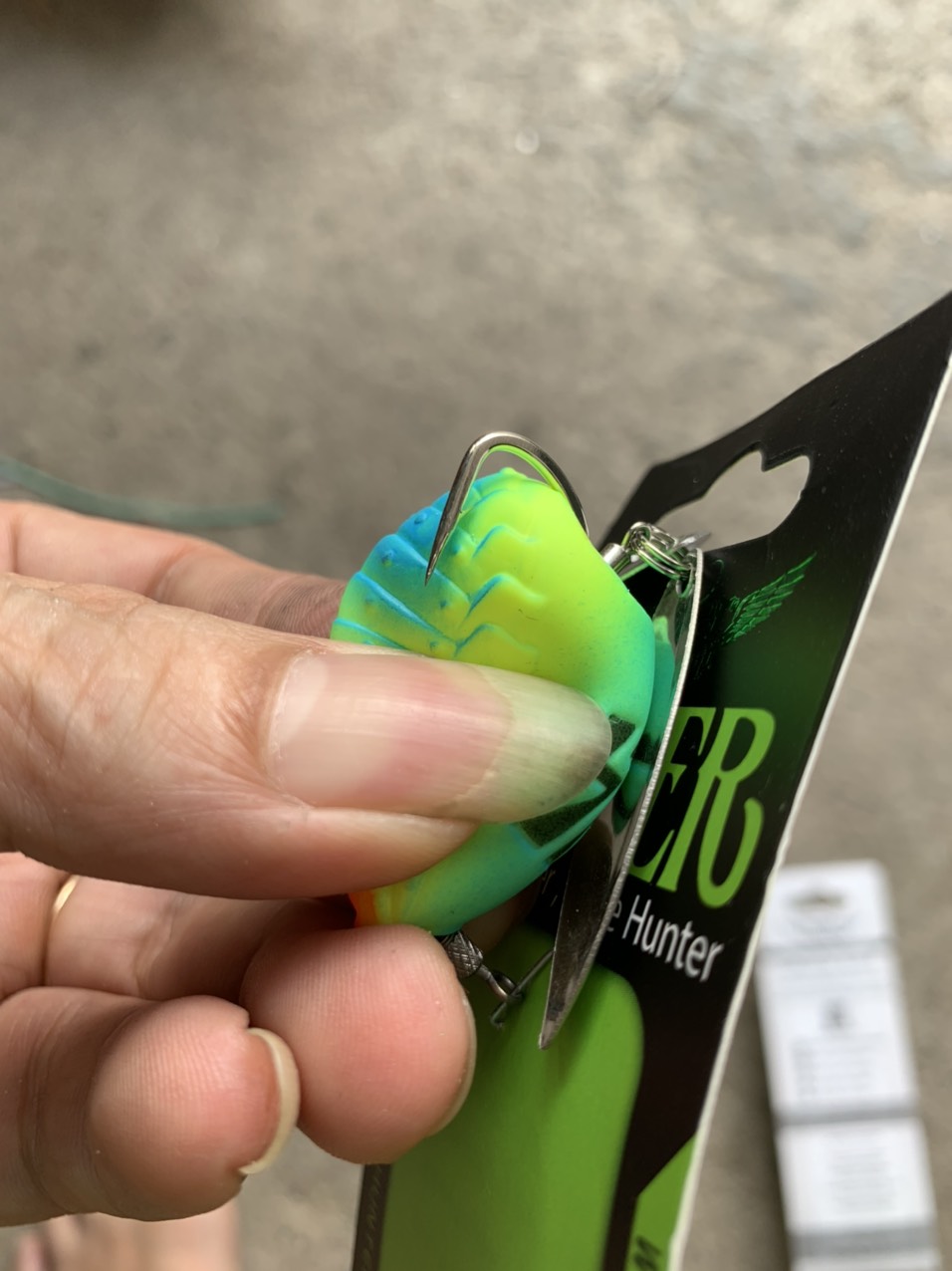 nhái giả , mồi hunter V4 ( mồi giả có thìa rẽ nước sống động)