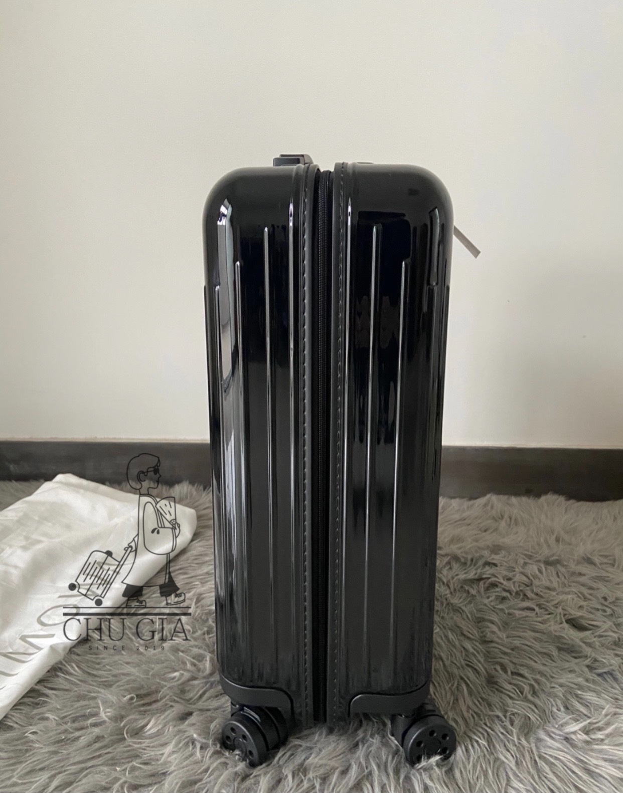 Vali Cao Cấp RMW Essential Lite