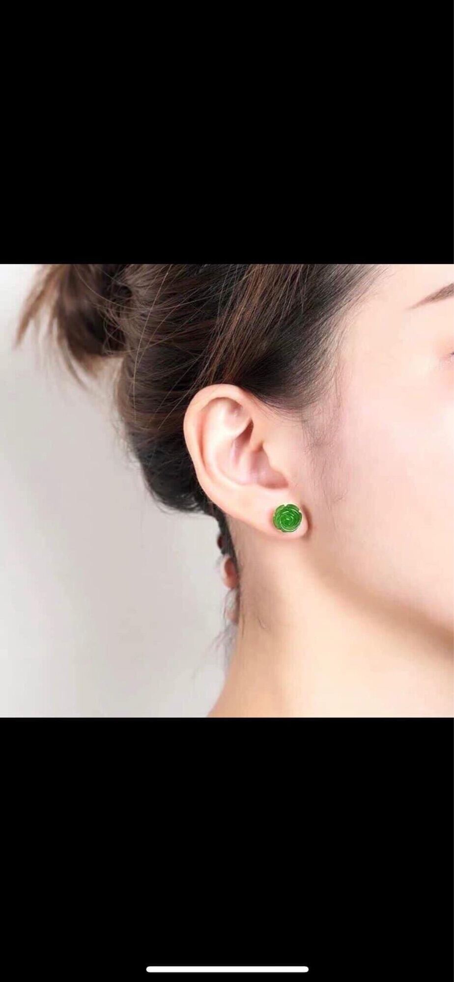 Bông tai hoa mẫu đơn ngọc bích tự nhiên chốt vàng tây, bông tai đá phong thuỷ, trang sức thiết kế đủ hoá đơn thẻ bảo hành